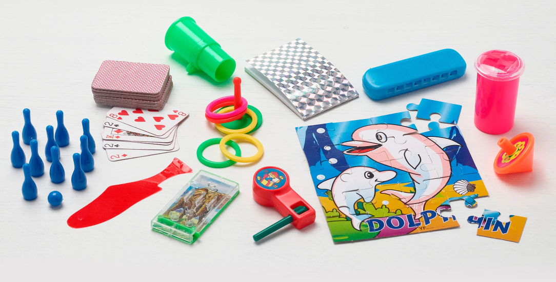 Green Forest Christmas Party Crackers