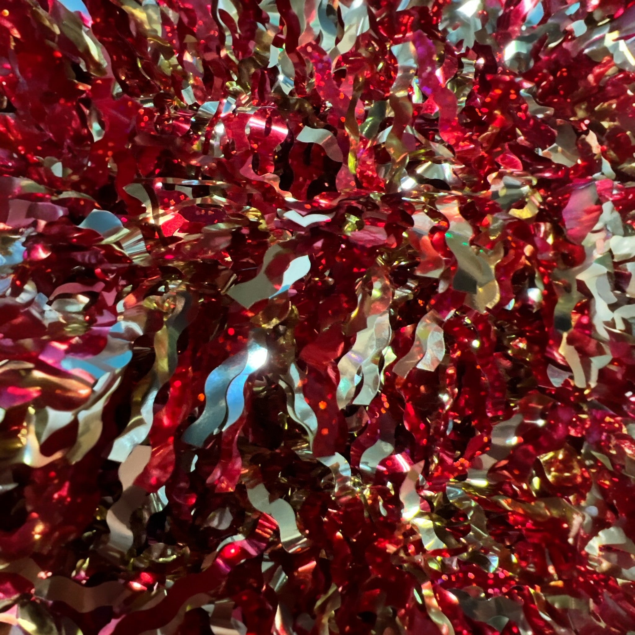 Red and Gold Holographic Garland Wavy Cut 3ply