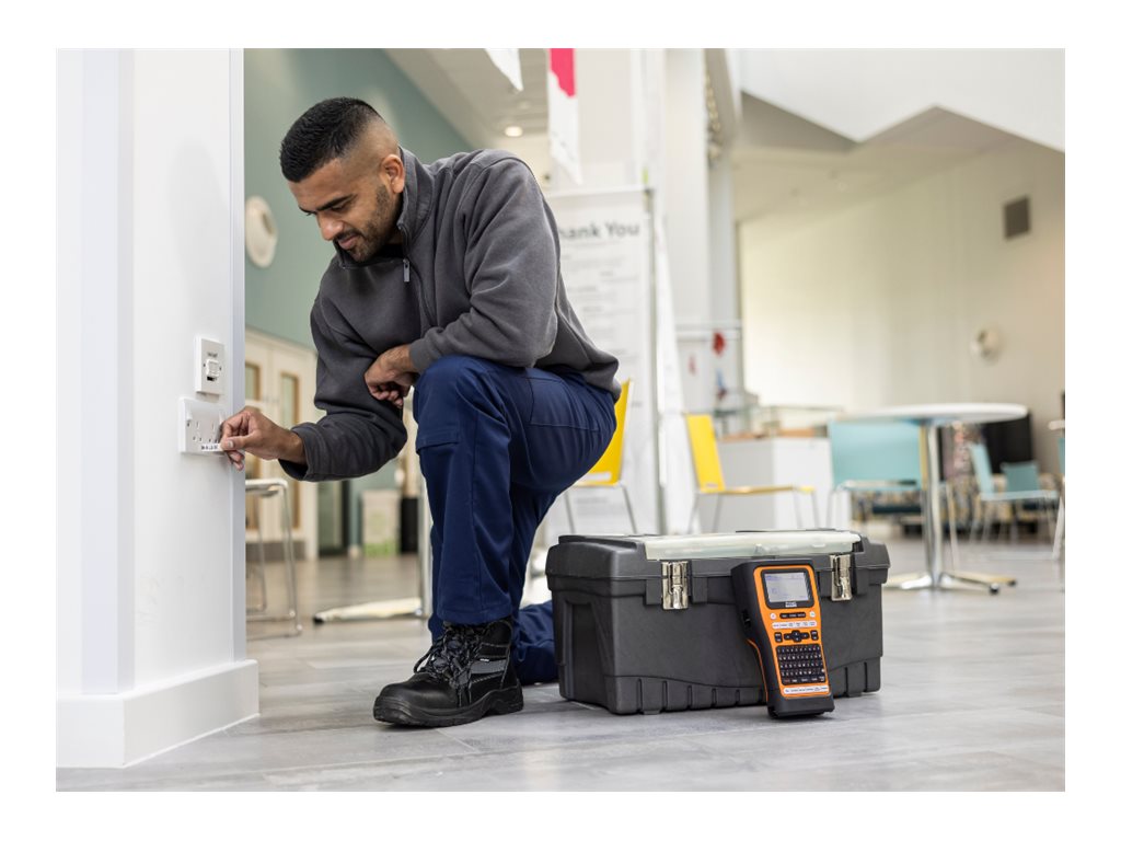 Brother P-Touch EDGE PT-E560BTVP - Labelmaker - B/W - thermal transfer - - 180 dpi - up to 70.9 inch/min - USB 3.0, Bluetooth PTE560BTVP