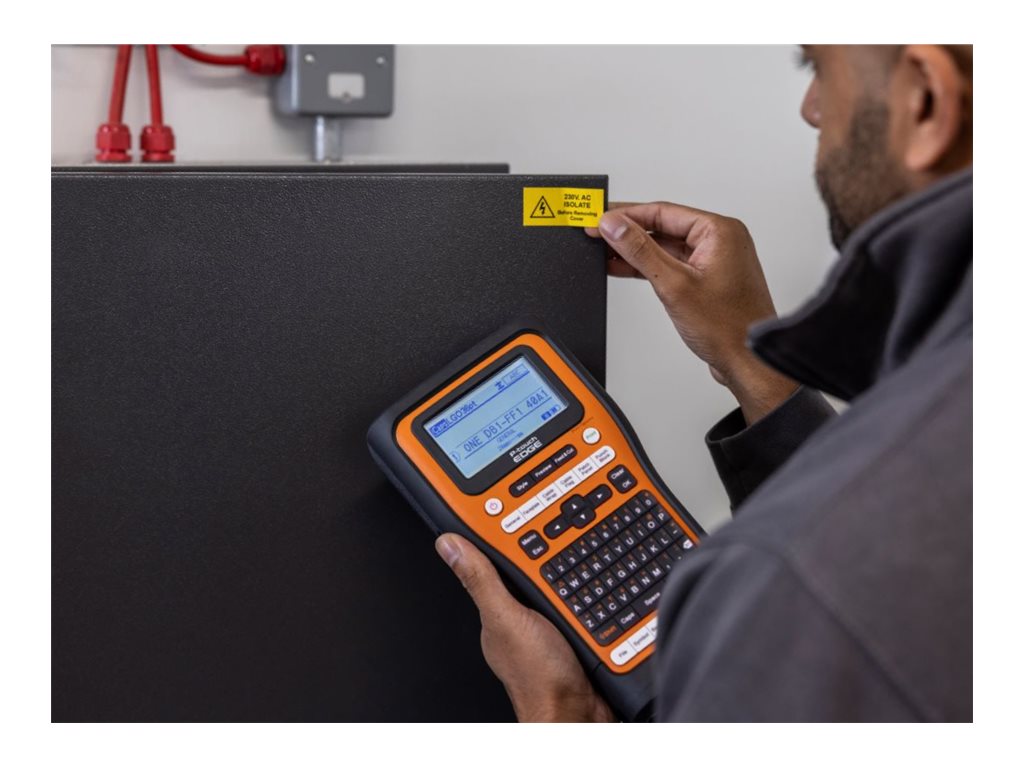 Brother P-Touch EDGE PT-E560BTVP - Labelmaker - B/W - thermal transfer - - 180 dpi - up to 70.9 inch/min - USB 3.0, Bluetooth PTE560BTVP