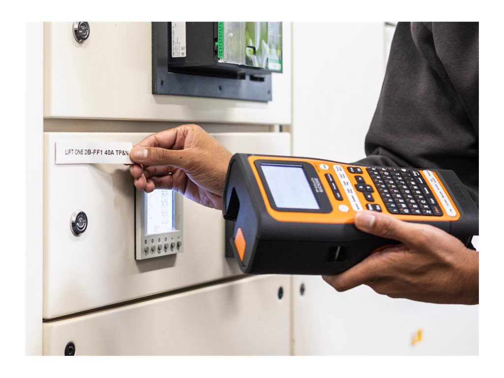 Brother P-Touch EDGE PT-E560BTVP - Labelmaker - B/W - thermal transfer - - 180 dpi - up to 70.9 inch/min - USB 3.0, Bluetooth PTE560BTVP