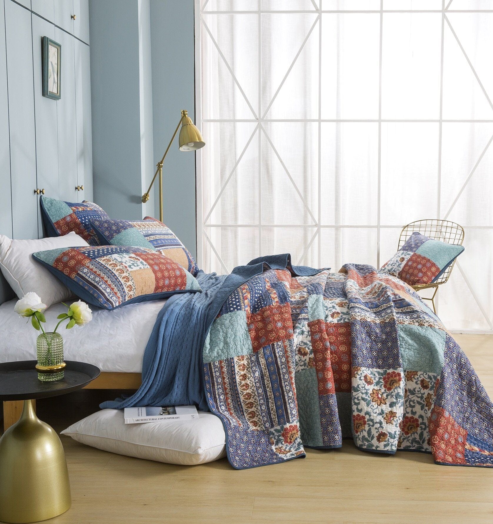 DaDa Bedding Bohemian Vibes Mediterranean Blue Floral Patchwork Quilted Bedspread Set (JHW878)