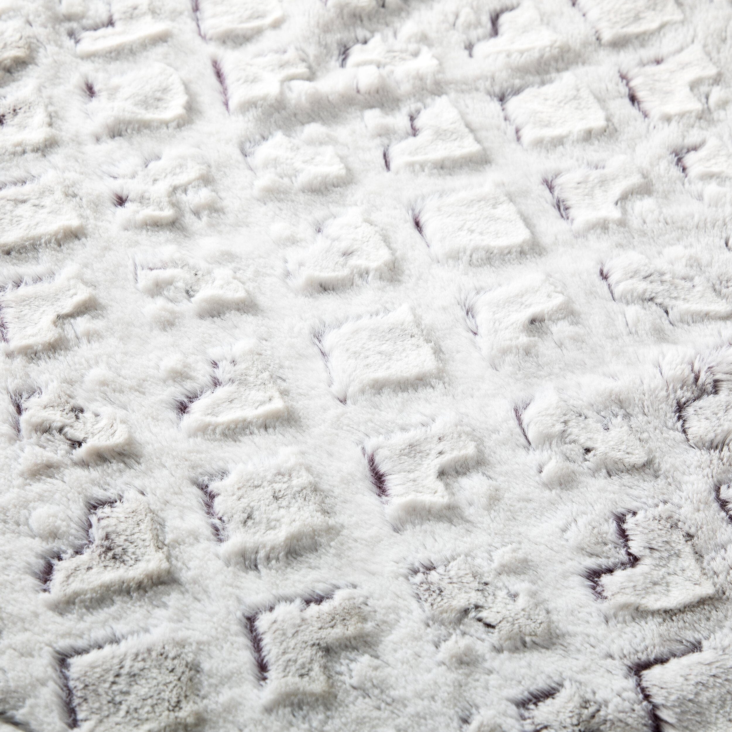 DaDa Bedding Luxury Dreamy Milky White & Purple Sherpa Backside Faux Fur Throw Blanket (M3395)