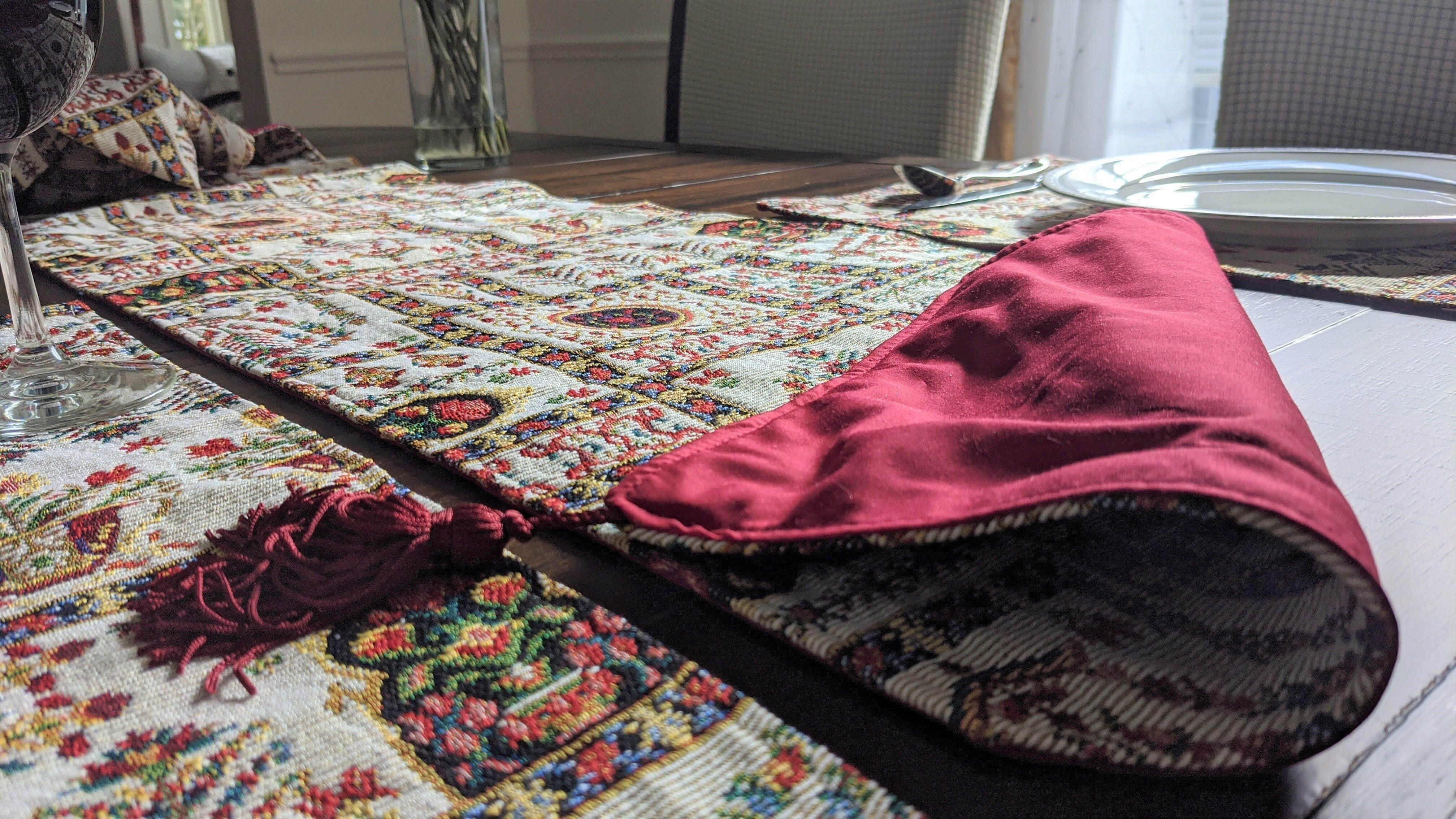 DaDalogy Bedding Cottage Mughal Floral Woven Tapestry Table Runner, Light Fleur White Botanical Vintage (18196)