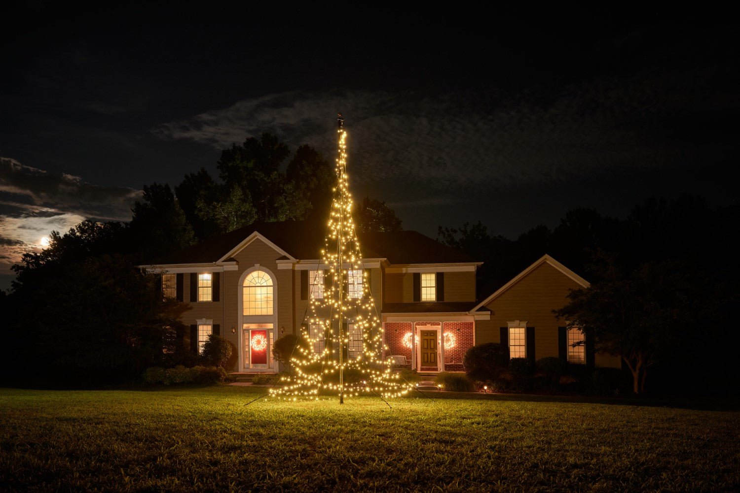 Fairybell 20 Foot Flagpole Tree - 720 LED Warm White