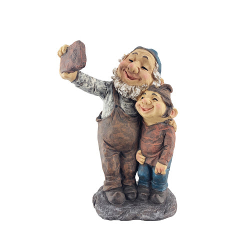 Selfie Gnome Statue