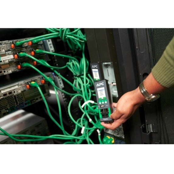 Switched Power Distribution Unit - APC NetShelter Rack PDU Advanced | Schneider Electric APDU10151SW