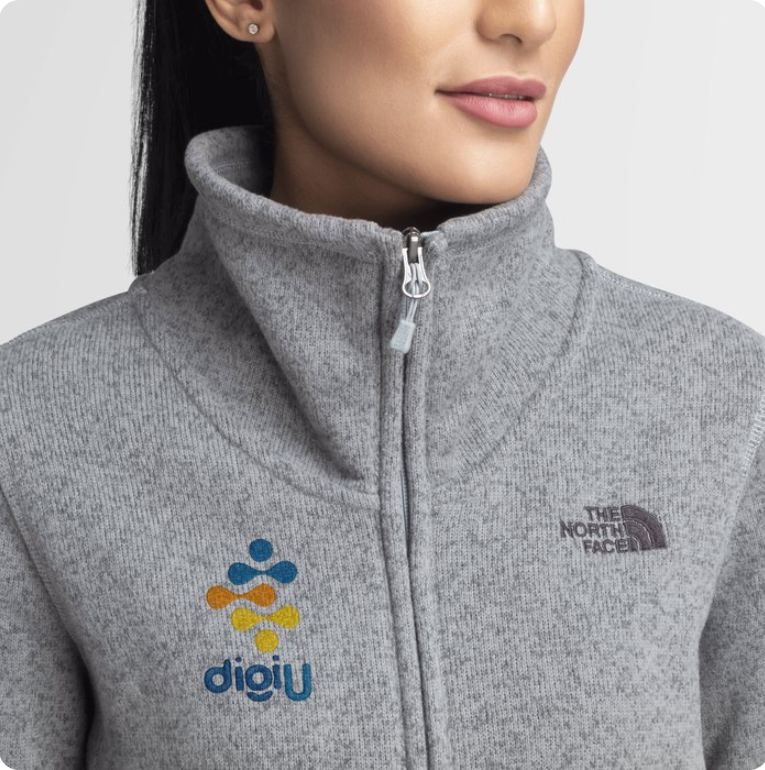 The North Face® Women’s Fleece Jacket – Classic Comfort and Timeless Warmth for Everyday Wear