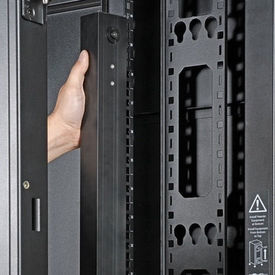 8.6kW 3-Phase Metered PDU - 208/120V Power Distribution Unit | Tripp Lite PDU3MV6L2130