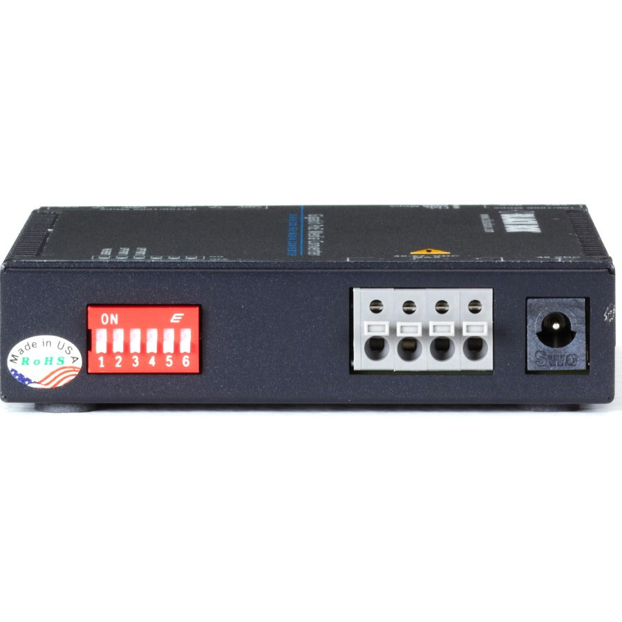 Black Box Gigabit PoE Media Converter, 10/100/1000BASE-T to SFP LGC5200A