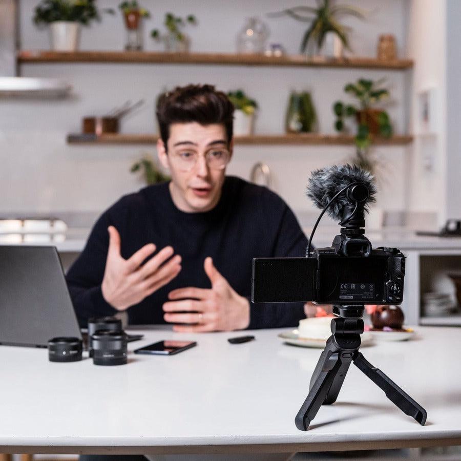 Canon Eos M50 Mark Ii + Ef-M 15-45Mm Is Stm Milc 24.1 Mp Cmos 6000 X 4000 Pixels Black